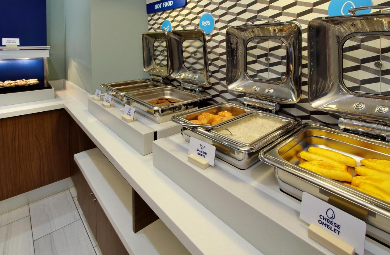 Holiday Inn Express & Suites Windsor East - Lakeshore By Ihg Tecumseh Bagian luar foto
