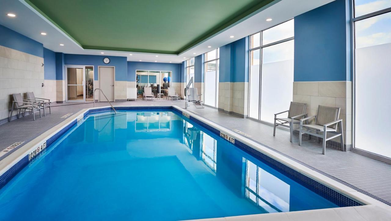 Holiday Inn Express & Suites Windsor East - Lakeshore By Ihg Tecumseh Bagian luar foto