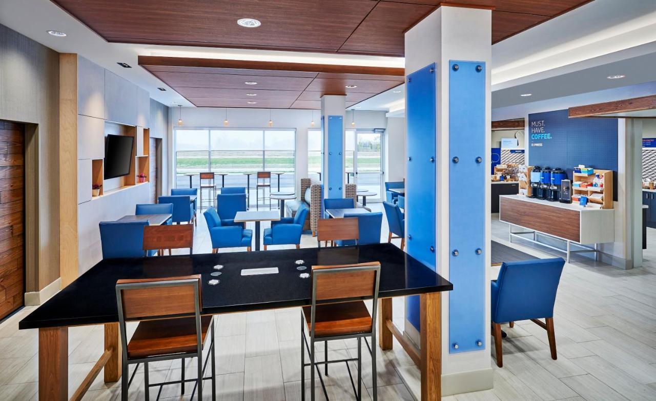 Holiday Inn Express & Suites Windsor East - Lakeshore By Ihg Tecumseh Bagian luar foto