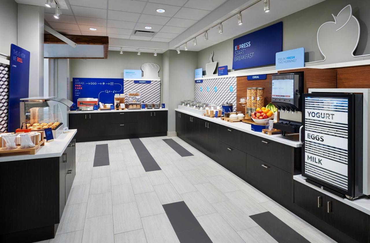 Holiday Inn Express & Suites Windsor East - Lakeshore By Ihg Tecumseh Bagian luar foto