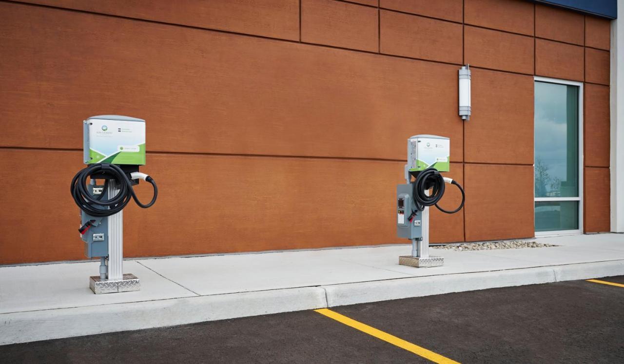 Holiday Inn Express & Suites Windsor East - Lakeshore By Ihg Tecumseh Bagian luar foto