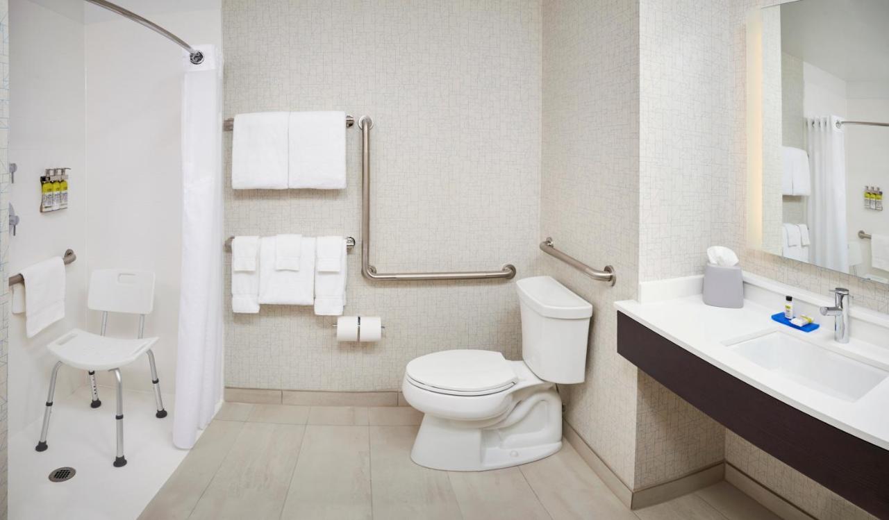 Holiday Inn Express & Suites Windsor East - Lakeshore By Ihg Tecumseh Bagian luar foto